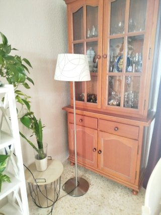 Lampada da terra moderna in tessuto e metallo