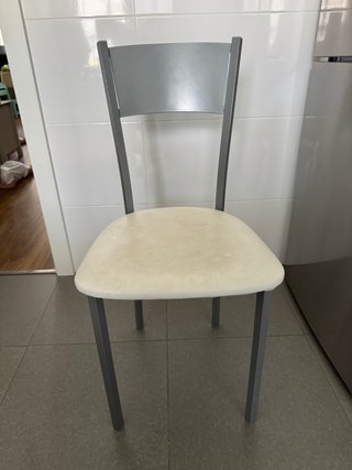 Sillas de cocina blancas y grises