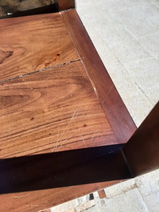 Mueble Botellero de madera con estantes