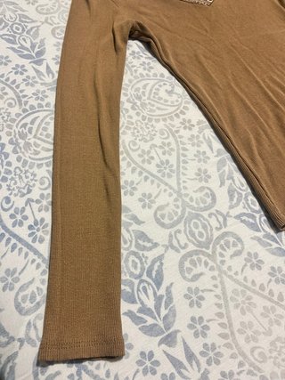 Camiseta canalé camel con encaje