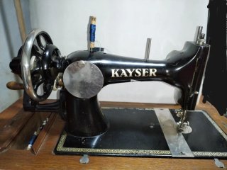 Máquina de coser antigua KAYSER DURACH