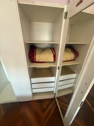 Armario antiguo blanco de madera