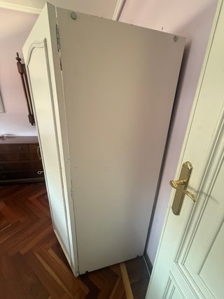 Armario antiguo blanco de madera