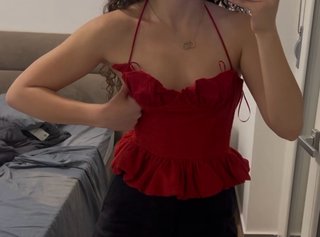 Top rosso con volant