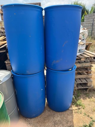 Bidones azules 220L con tapones