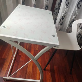 Mesa escritorio cristal y silla juvenil