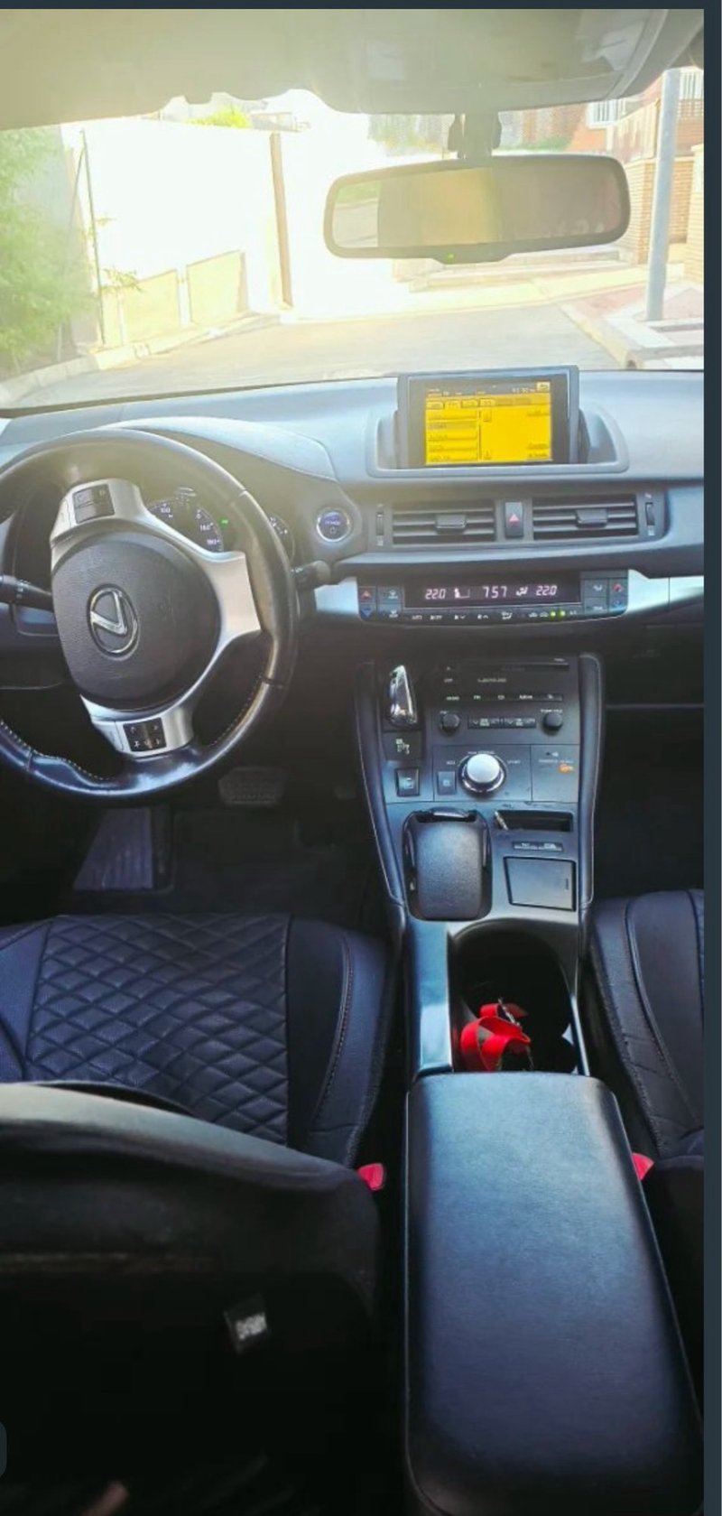 Lexus CT 2012 - foto 1