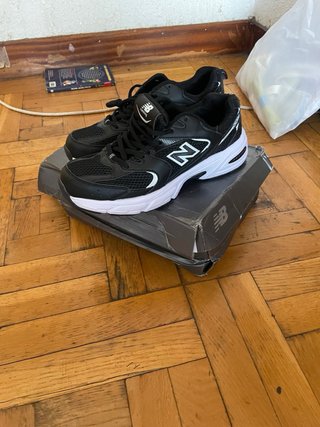 Zapatillas New Balance Negras y Blancas