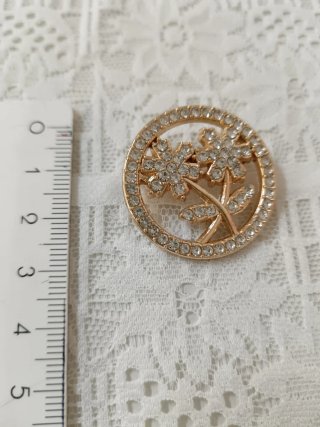 Spilla rotonda fiori strass oro e argento
