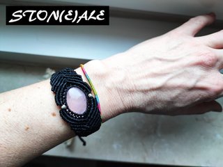 Bracciale in macrame con quarzo rosa