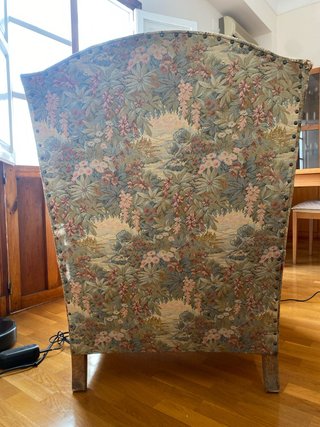 Sillón orejero clásico floral