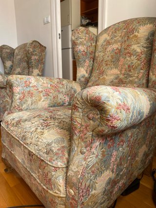 Sillón orejero clásico floral