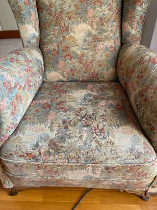 Sillón orejero clásico floral