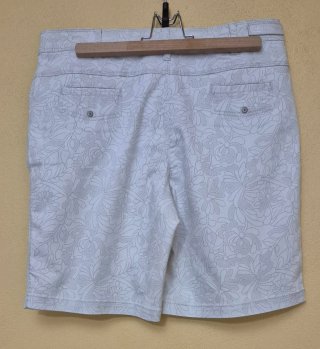 Bermudas mujer estampadas beige y blanco