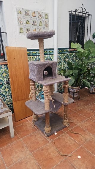 Árbol para gatos 1.50m alto x 70cm ancho