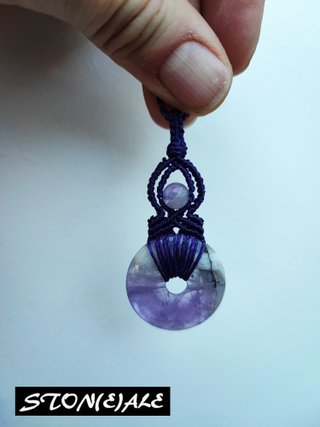 Collana con ciondolo in macrame con ametista