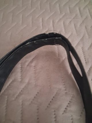 Bolso negro con lentejuelas y flecos