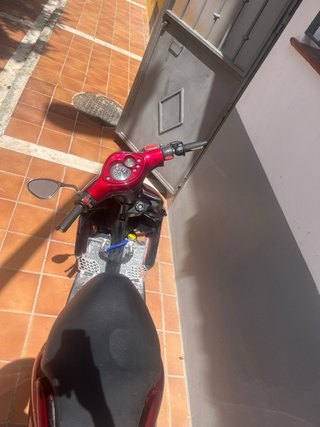 Yamaha Jog RR Roja y Negra
