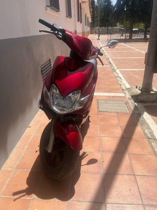 Yamaha Jog RR Roja y Negra