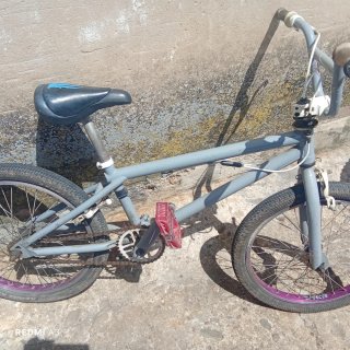 Bicicleta BMX Gris