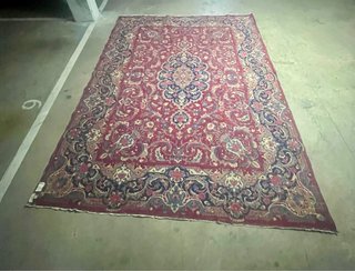 Alfombra de lana roja y azul