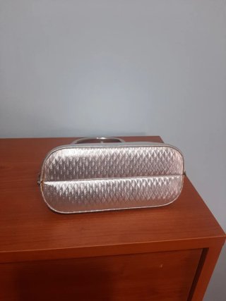 Bolso de mano plateado nuevo