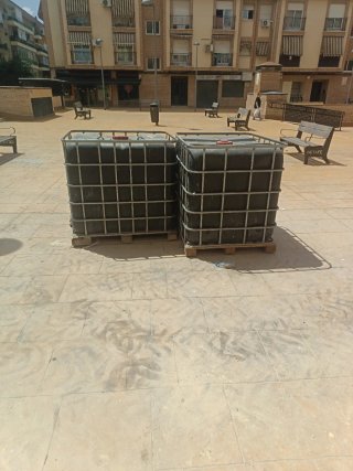 2 Bidones Agua 1000L con Reja