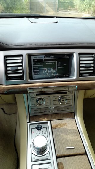 Jaguar XF 2009 lixury