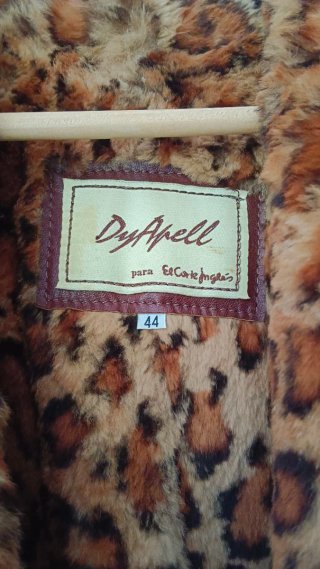Abrigo de piel con estampado de leopardo