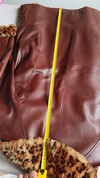 Abrigo de piel con estampado de leopardo