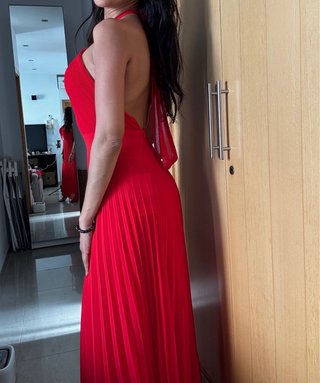 Vestido rojo largo plisado halter