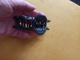 Pinza para el pelo negra con diseño ornamental