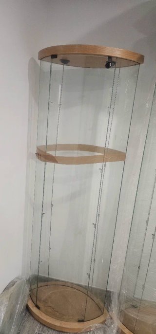 Estantería de cristal y madera