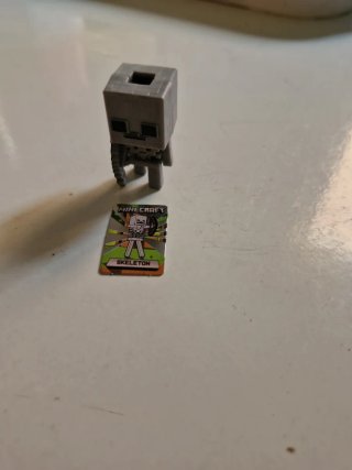 Figuras Minecraft Kinder Joy (Intercambio/Venta)