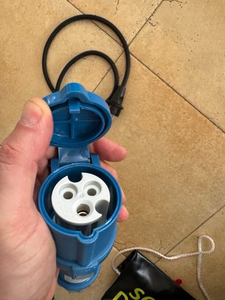Adaptador Schuko a CEE azul 16A Mennekes