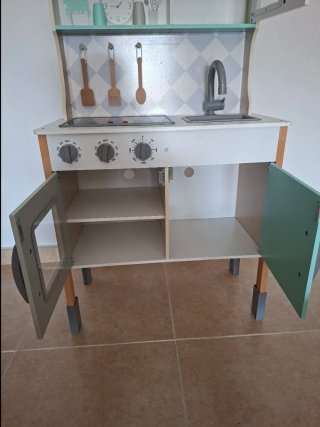 Cocinita de juguete de madera