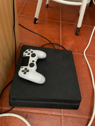 Consola PS4 con mando blanco