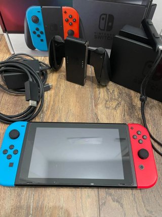 Nintendo Switch Azul/Rojo + Accesorios