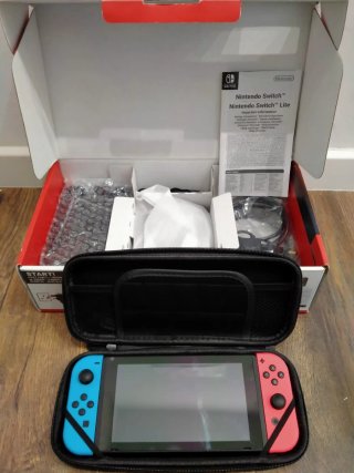 Nintendo Switch Azul/Rojo + Accesorios
