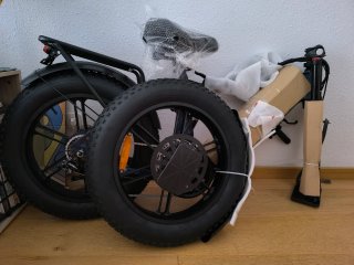Bicicleta eléctrica azul