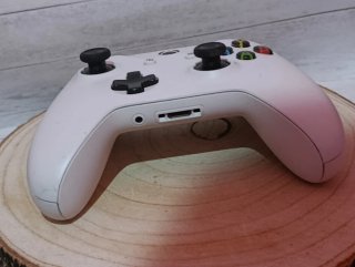 Mando Xbox one s original con josyticks tmr