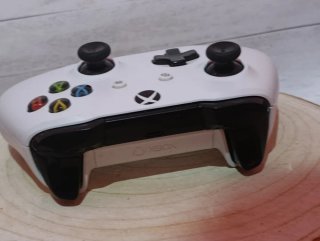 Mando Xbox one s original con josyticks tmr