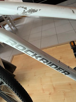 Bicicleta Rockrider Blanca con Cesta