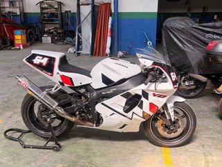 Yamaha YZF 1000 R1 Sportbike