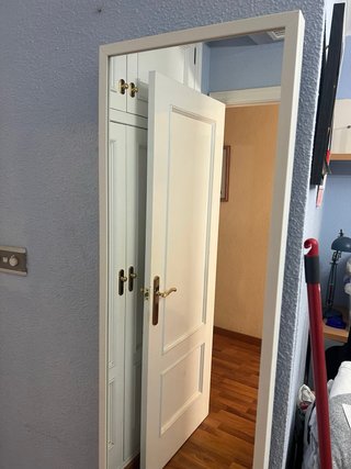 Espejo de pared blanco y gris