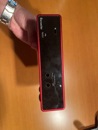 Focusrite Scarlett 2i2 + Micrófono + Auriculares |