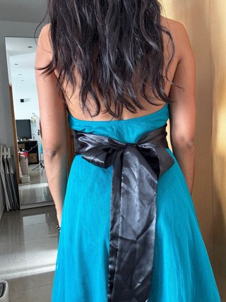 Vestido de fiesta corto negro y verde turquesa