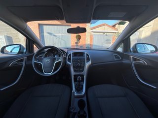 Opel Astra 2012