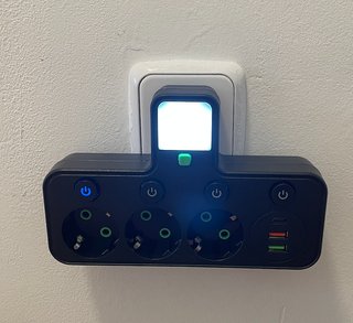 Regleta con 3 enchufes y 3 USB + Luz