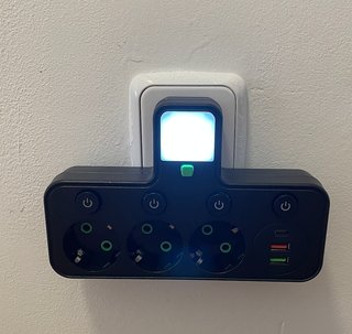 Regleta con 3 enchufes y 3 USB + Luz